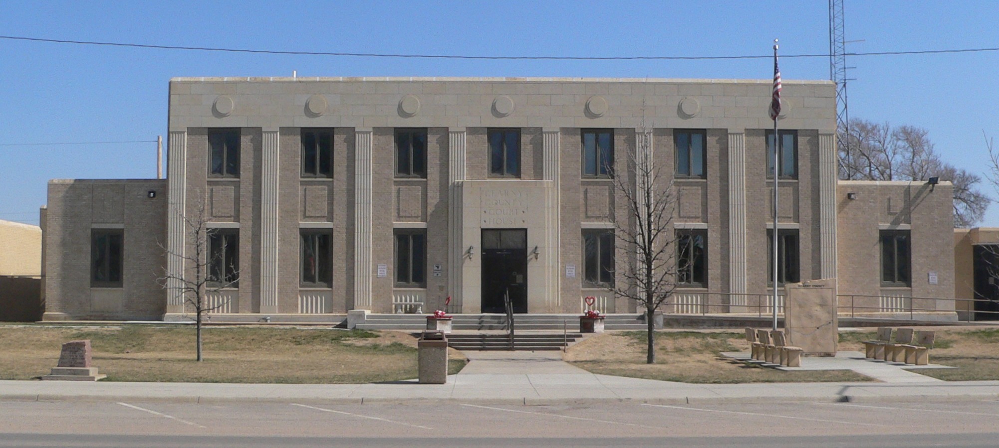 FileKearny County, Kansas courthouse from SE 1.JPG