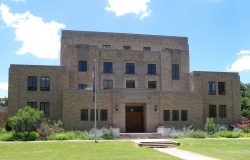 Menard county courthouse 2010.jpg